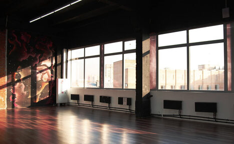 Арендовать Gold&Dance Зал в стиле лофт с зеркальной стеной