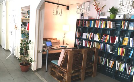 Арендовать Уютная кофейня в стиле лофт