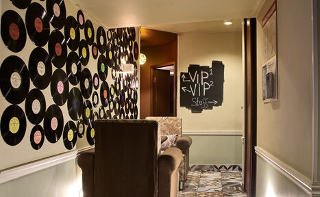 Арендовать Bar Comeback Комната для небольших компаний