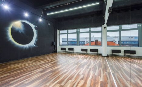 Арендовать Gold&Dance Космическое пространство 