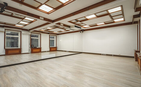 Арендовать Gold&Dance Зал с зеркалами во всю стену