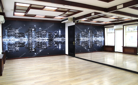 Арендовать Gold&Dance Зал с зеркалами во всю стену