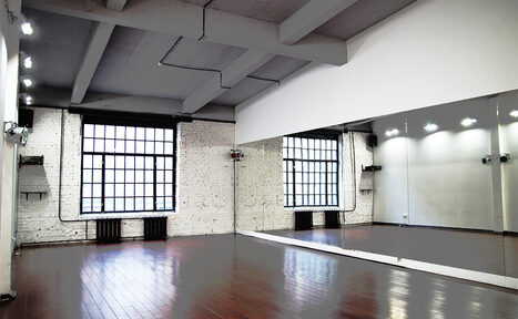 Арендовать Gold&Dance Светлый зал в стиле лофт