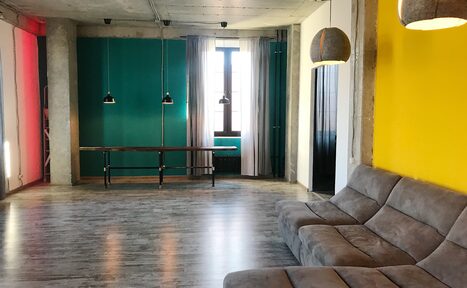 Арендовать Уютное лофт-пространство с гамаком