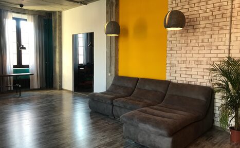 Арендовать Уютное лофт-пространство с гамаком