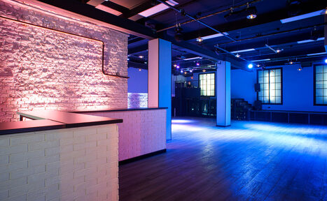 Арендовать Кирпичный лофт с колоннами