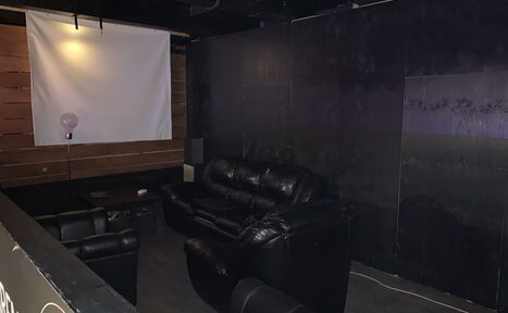 Арендовать Универсальный лофт с зеркальной стеной