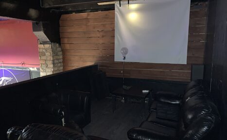 Арендовать Универсальный лофт с зеркальной стеной