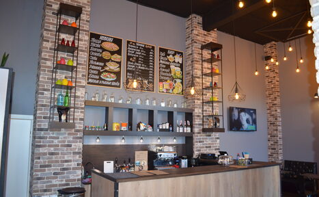 Арендовать Бистро Оксюморон Зонируемый лофт с барной стойкой