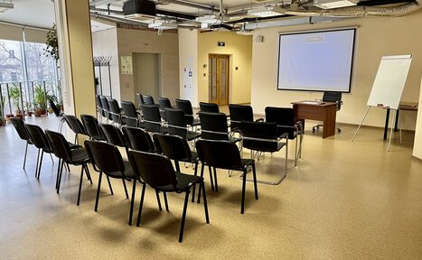 Арендовать Светлый зал с панорамными окнами 