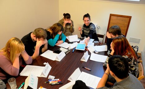 Арендовать Комната-коворкинг Белый лист под мансардной крышей