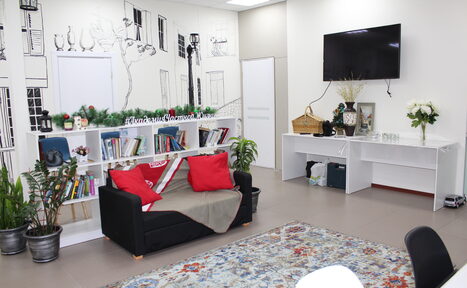 Арендовать Академия частной жизни Ларисы Ренар