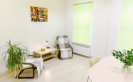 Арендовать WorkPoint Светлый кабинет с круглым столом