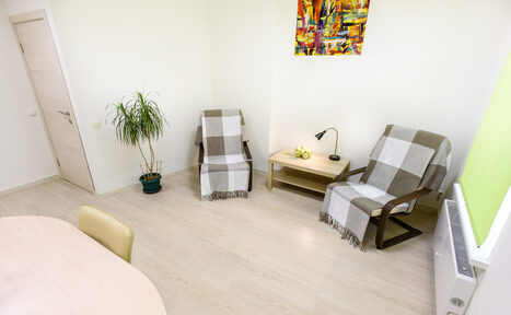 Арендовать WorkPoint Светлый кабинет с круглым столом