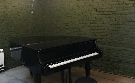 Арендовать WineCas.es. Уютная мансарда в центре Москвы