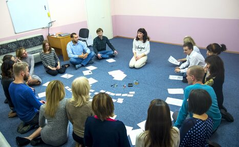 Арендовать Институт биосенсорной психологии Зал с диванчиками