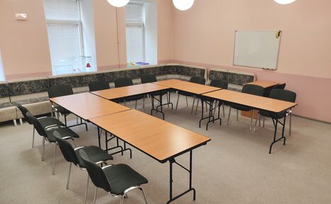 Арендовать Институт биосенсорной психологии Зал с диванчиками