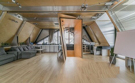 Арендовать Зал с треугольным окном для творческих встреч