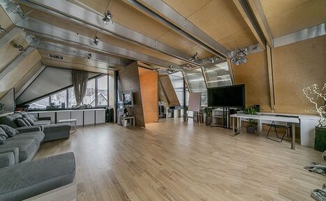 Арендовать Зал с треугольным окном для творческих встреч