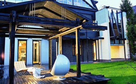 Арендовать Зал с треугольным окном для творческих встреч