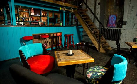 Арендовать Двухуровневый лофт с барной стойкой