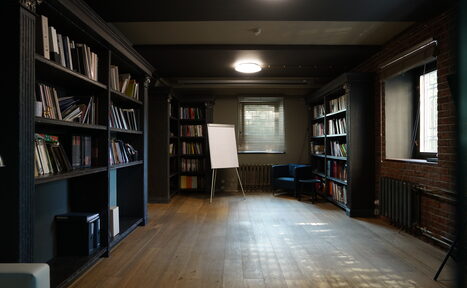 Арендовать Уютный зал в стиле лофт. Зал 108.