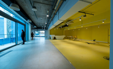 Арендовать Техноград Просторное помещение с летней террасой и балконами