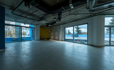 Арендовать Техноград Просторное помещение с летней террасой и балконами