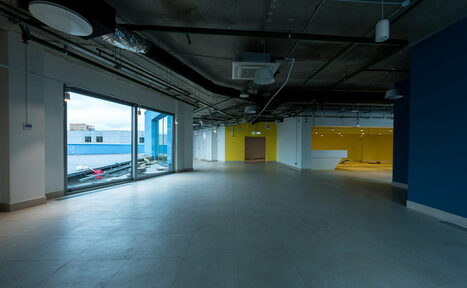 Арендовать Техноград Просторное помещение с летней террасой и балконами