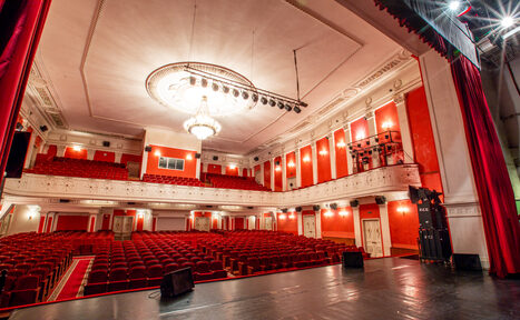 Арендовать ДвДК МИИТ концертный зал