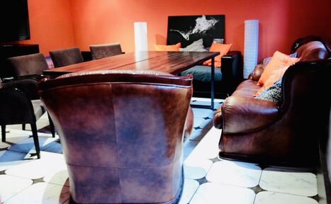 Арендовать Вип комната с с тв-панелью