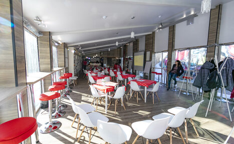 Арендовать Уютный домик в парке