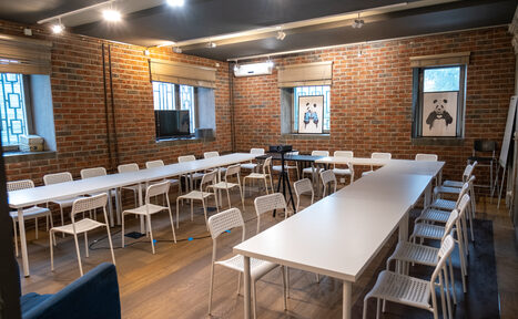 Арендовать Лофт на баррикадной. Зал в особняке для деловых мероприятий