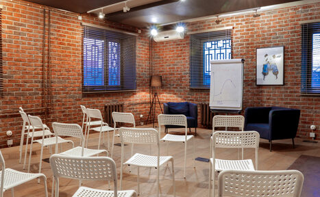 Арендовать Лофт на баррикадной. Зал в особняке для деловых мероприятий