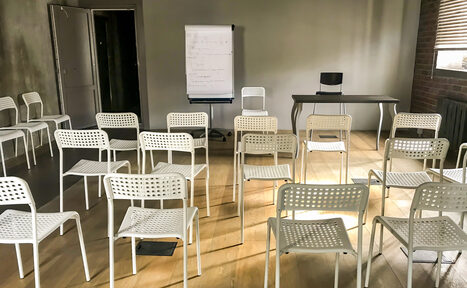 Арендовать Лофт на баррикадной. Зал в особняке для деловых мероприятий