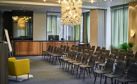 Арендовать Бизнес Молодость Двухэтажный особняк с панорамными окнами