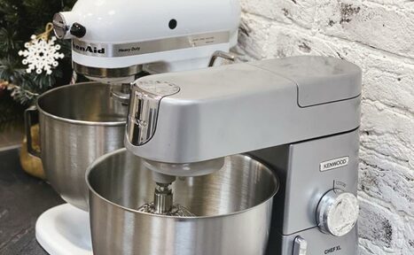 Арендовать Светлая лофт-студия с кухней