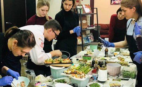 Арендовать Светлая лофт-студия с кухней