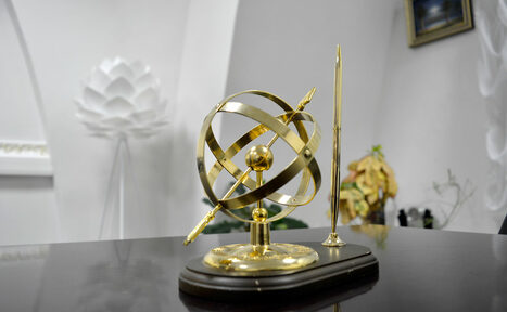 Арендовать Переговорная комната с представительской мебелью