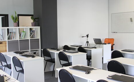 Арендовать MyAcademy Аудитория со столами