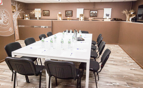 Арендовать Арбат Инн Уютный зал для проведения бизнес-встреч