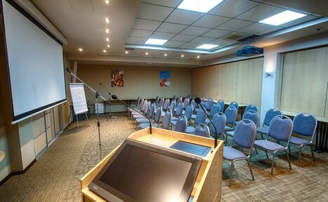 Арендовать Отель Аврора Конференц-зал с перегородкой в Октябрьском
