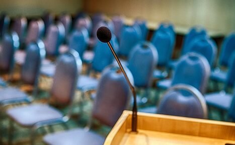 Арендовать Отель Аврора Конференц-зал с перегородкой в Октябрьском