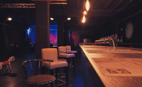 Арендовать Оборудованный лофт со сценой