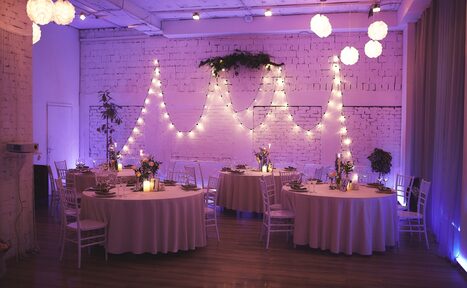 Арендовать Кафе Море Внутри. Яркий камерный лофт в белом кирпиче