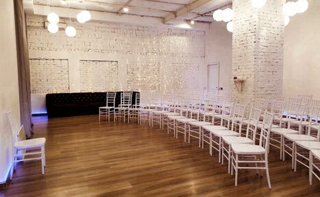 Арендовать Кафе Море Внутри. Яркий камерный лофт в белом кирпиче