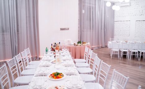 Арендовать Кафе Море Внутри. Яркий камерный лофт в белом кирпиче