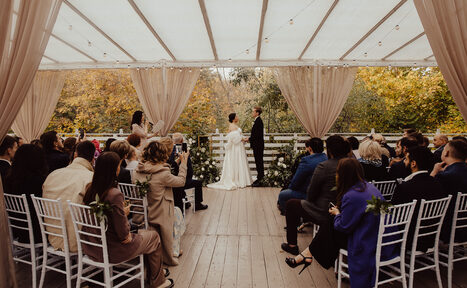 Арендовать Кафе Море Внутри. Открытая веранда в парке