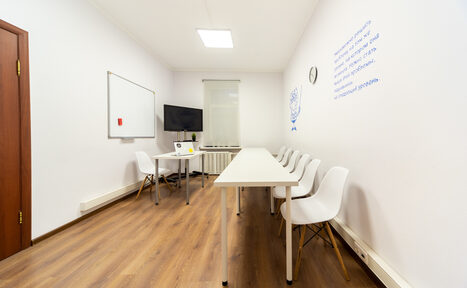 Арендовать Класс в минуте от метро