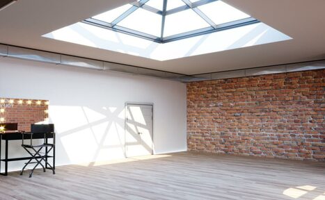 Арендовать Apriori Photo Лофт с панорамной крышей